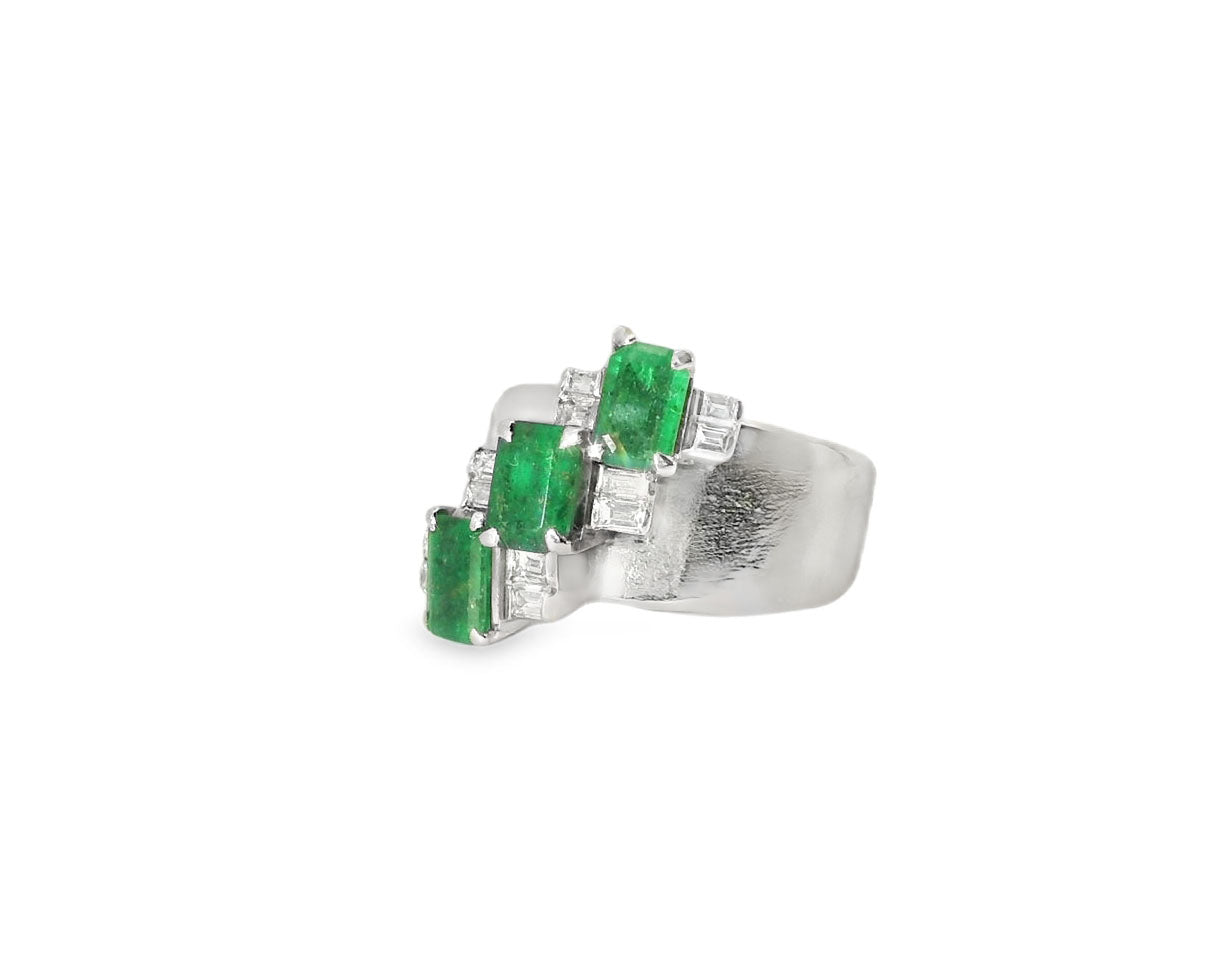 Elegant White Gold Emerald Solitaire Ring with Diamond Accent - GGEMSonline