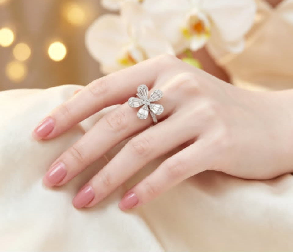 18K White Gold Baguette Diamond Floral 5 Petal Ring Estate
