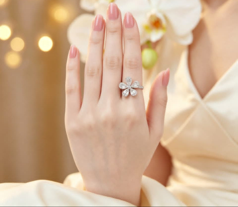 18K White Gold Baguette Diamond Floral 5 Petal Ring Estate
