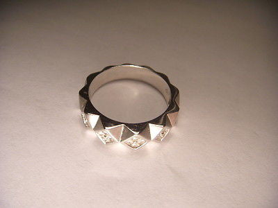 Beautiful Estate 18K White Gold Designer Diamond Wedding Band Ring - GGEMSonline