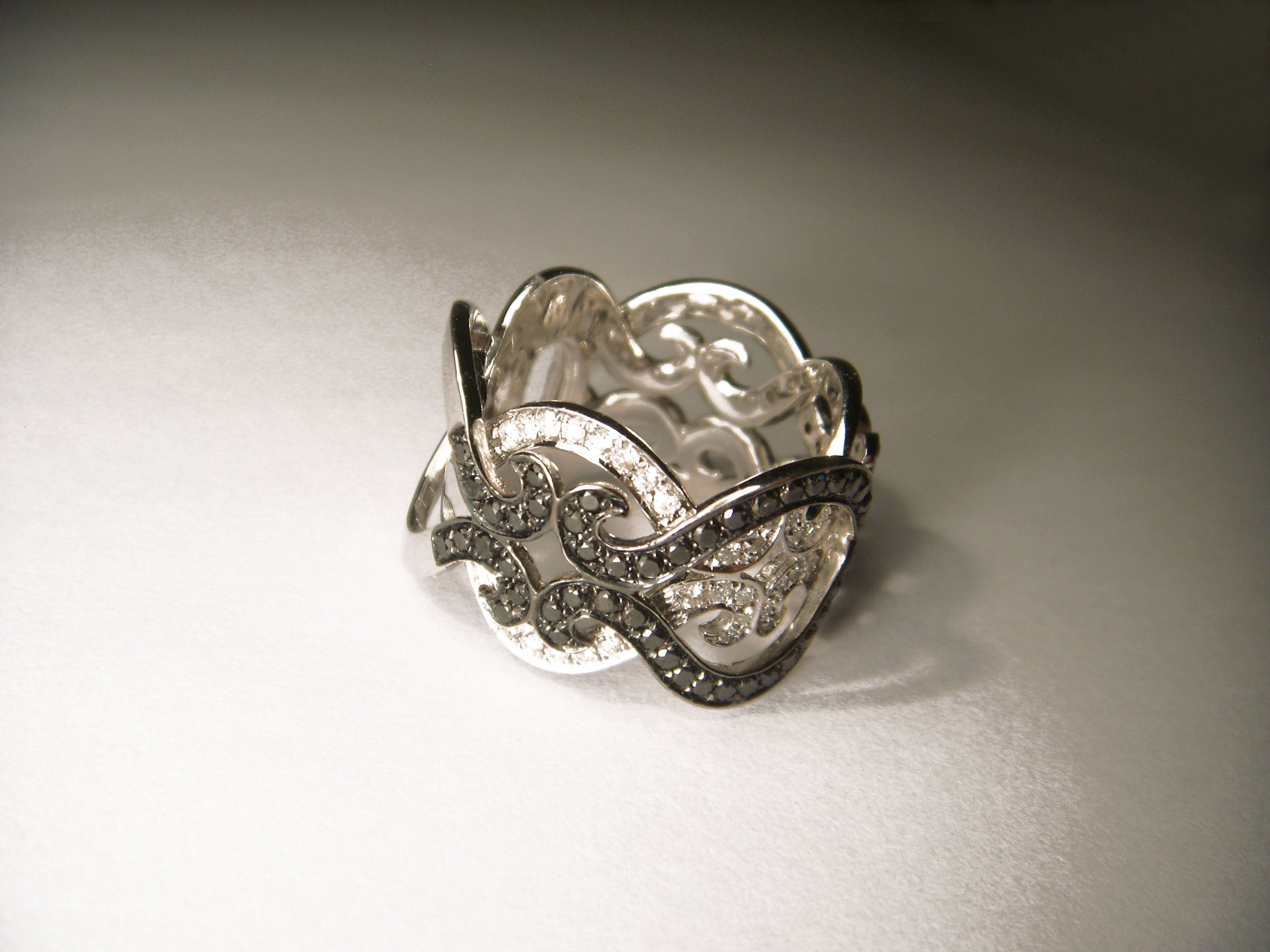 Gorgeous 14K White Gold Black and White Diamond Scroll Designer Ring Band - GGEMSonline