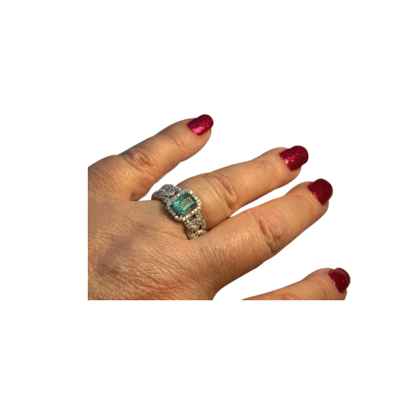 Stunning 18K White Gold Diamond Emerald Cuban Chain Link Band Ring - GGEMSonline