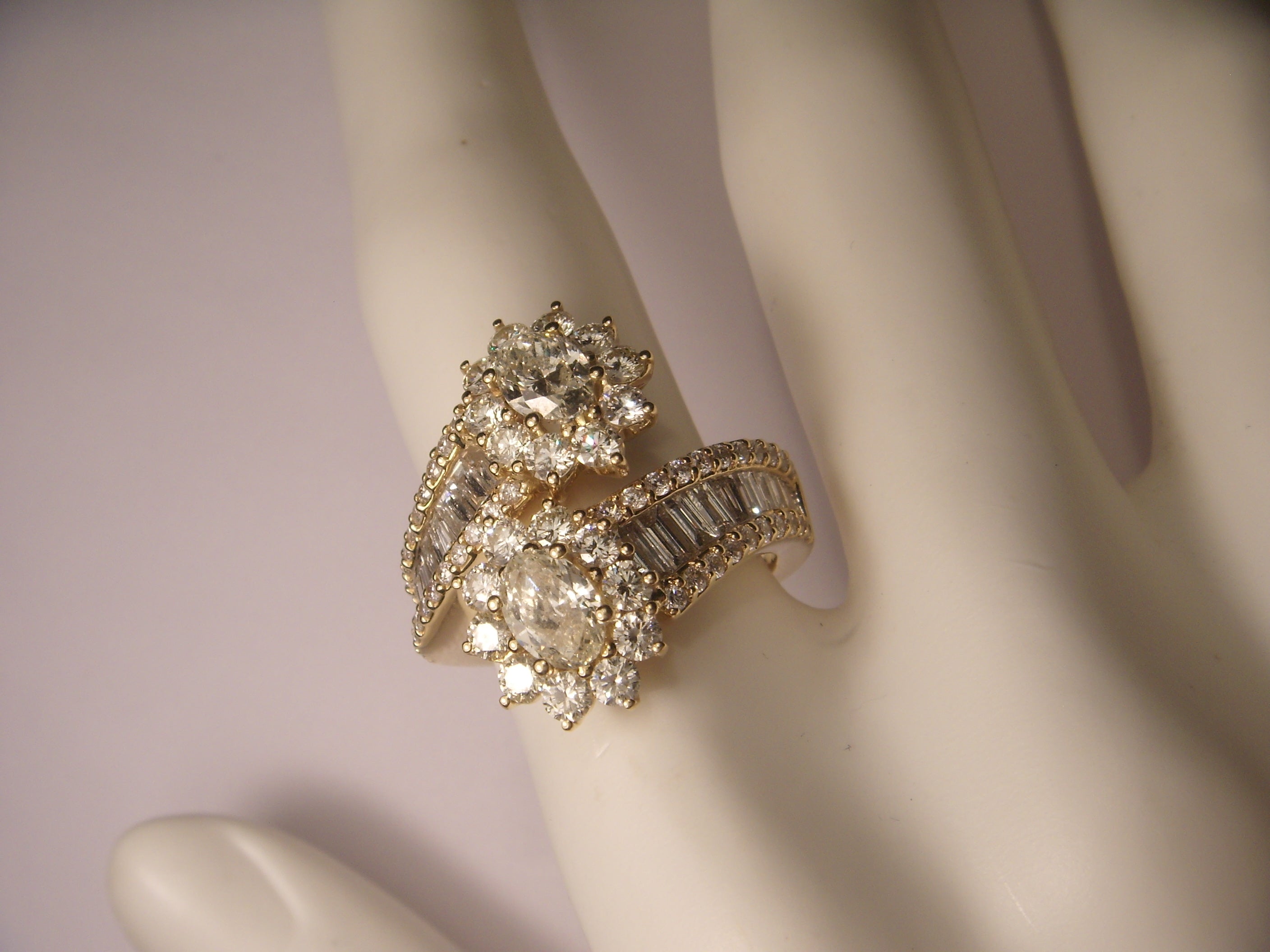 Designer Gorgeous 18K Yellow Gold Bypass Oval Solitaire Diamond Cocktail Ring Band - GGEMSonline